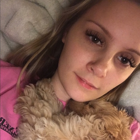 Meet your Posher, Alyssa - Picture 1 of 1